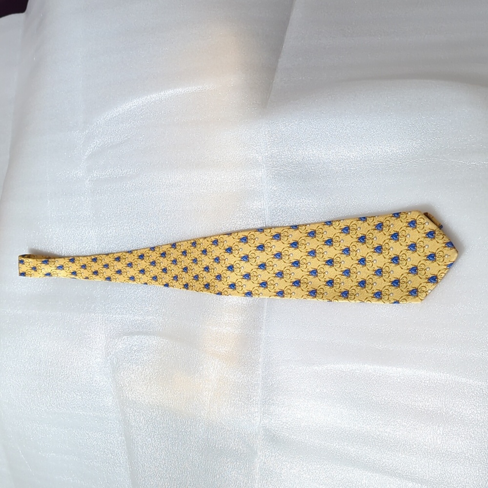Van Heusen Silk Tie Gold and Blue Size 3 3/4" x 58"